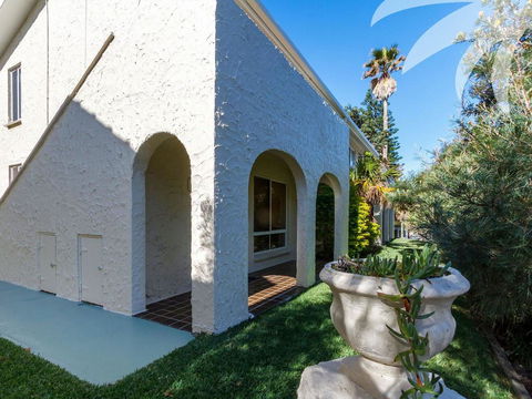 Villa Manyana Unit 26 - Accommodation Redcliffe 1