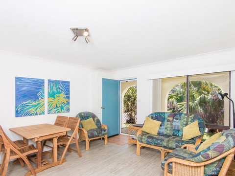 Villa Manyana Unit 28 - Accommodation Redcliffe 3