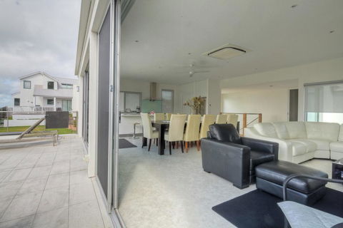 Villa Moyne - Located In A Quiet Cul De Sac And Designed For Beach Families - Accommodation Redcliffe 3