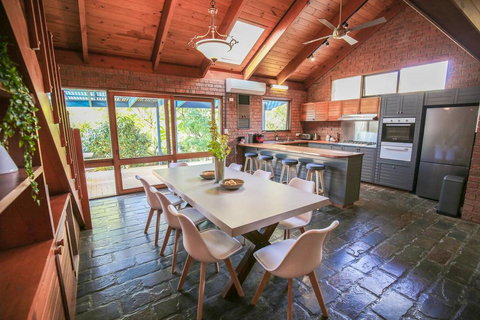 Villa Nord - Accommodation Redcliffe 3