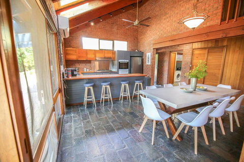 Villa Nord - Accommodation Redcliffe 0