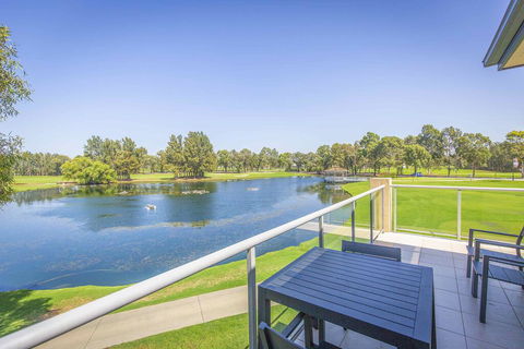 Villa On The Green - Accommodation Redcliffe 2