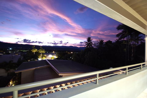 Villa One On Murphy - Luxury Holiday Villa - Accommodation Redcliffe 1