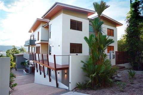 Villa One On Murphy - Luxury Holiday Villa - Accommodation Redcliffe 0