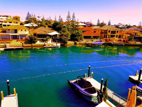 Villa Port Grimaud On Bouvard Island - Accommodation Redcliffe 1