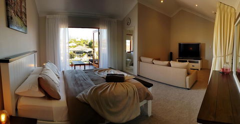 Villa Port Grimaud On Bouvard Island - Accommodation Redcliffe 3
