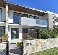 Villa Positano Waterside at Trinity Point - Accommodation Redcliffe