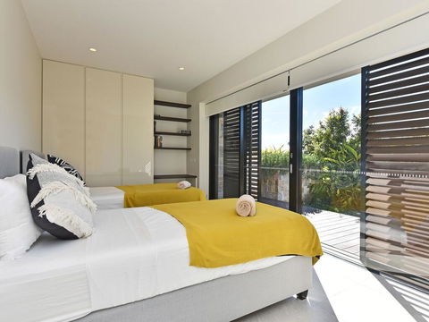 Villa Positano Waterside At Trinity Point - Accommodation Redcliffe 1