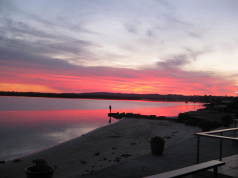 Villa Riviera On River Front - Accommodation Redcliffe 1