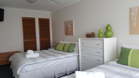 Villa Riviera On River Front - Accommodation Redcliffe 3