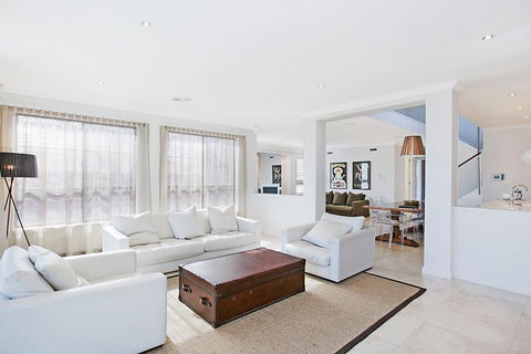 Villa Saachi - Accommodation Redcliffe 2