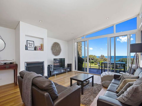 VILLA SARINA - Beautiful Villa In Skenes Creek - Accommodation Redcliffe 3