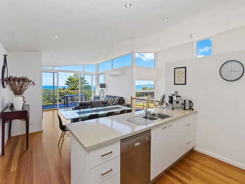 VILLA SARINA - Beautiful Villa In Skenes Creek - Accommodation Redcliffe 2