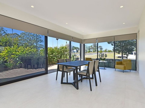 Villa Sorrento Waterside At Trinity Point - Accommodation Redcliffe 1