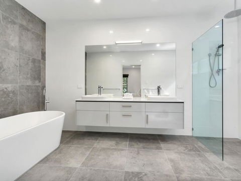 Villa Tiino - Clifton Beach - Accommodation Redcliffe 2