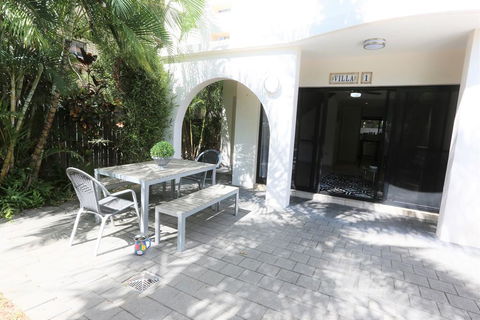 Villa Via Veneto - Accommodation Redcliffe 1