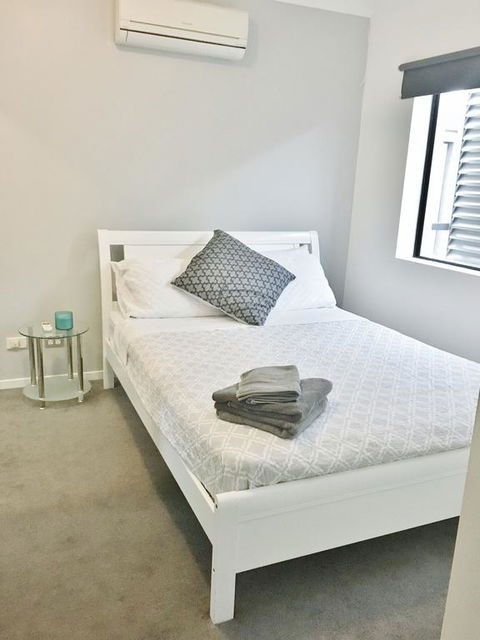 Villa Via Veneto - Accommodation Redcliffe 3