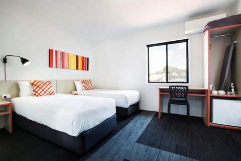 Villawood Hotel - Accommodation Redcliffe 2
