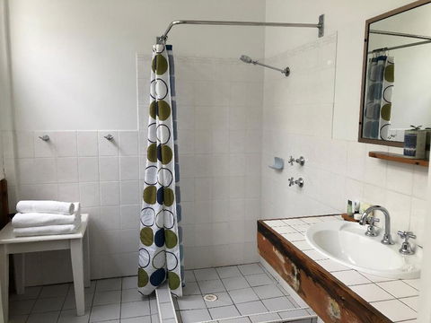 Vine Valley Inn - Accommodation Redcliffe 1