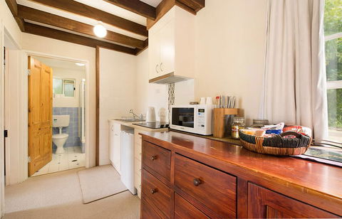 Vineyard Cottages - Accommodation Redcliffe 3