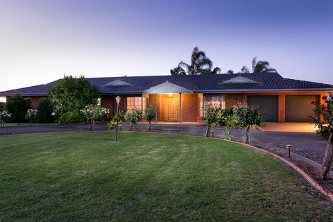 Vineyard Retreat Mildura - Accommodation Redcliffe 0