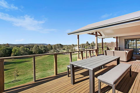 Vineyard Views - Accommodation Redcliffe 2