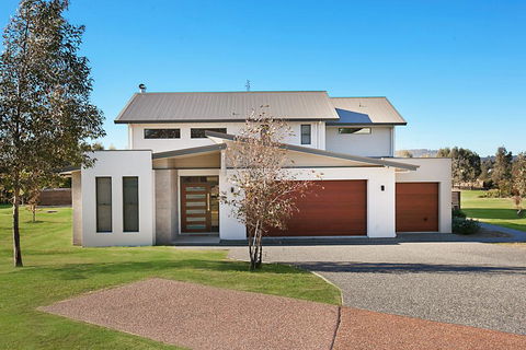 Vineyard Views - Accommodation Redcliffe 0