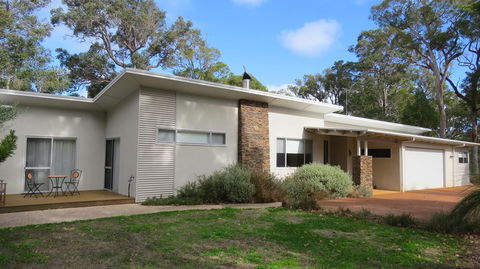 Vintners - More Space For You To Enjoy! - Accommodation Redcliffe 0