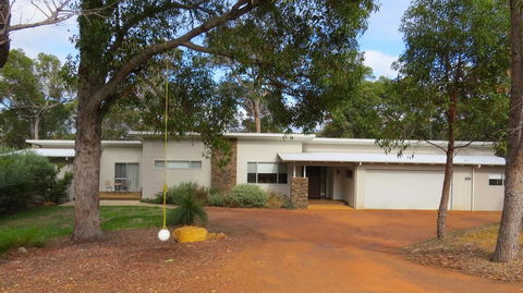 Vintners - More Space For You To Enjoy! - Accommodation Redcliffe 2
