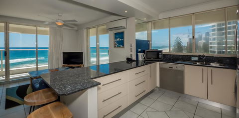 Viscount On The Beach - Accommodation Redcliffe 3