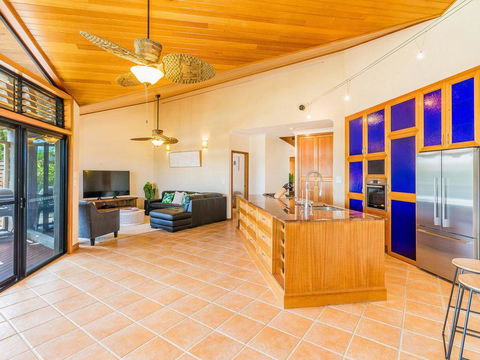 Vista Del Mare - 81 Witonga Drive Yamba Family Home On Water. - Accommodation Redcliffe 3