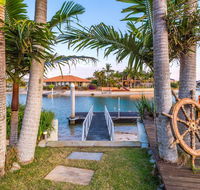 Vista del Mare - 81 Witonga Drive Yamba Family home on water. - Accommodation Redcliffe