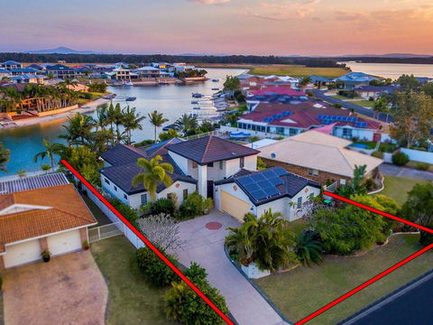 Vista Del Mare - 81 Witonga Drive Yamba Family Home On Water. - Accommodation Redcliffe 2