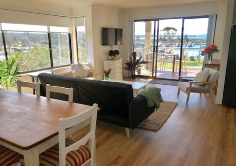 Vista Marina Penthouse #6 - Accommodation Redcliffe 2