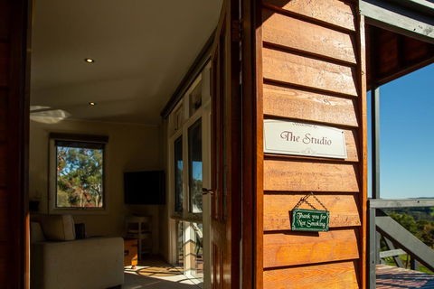 Vivere Retreat - Accommodation Redcliffe 2