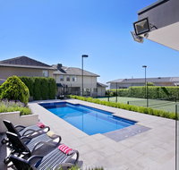 Vue de la Mer Luxury Family Retreat with tennis court pool spa water views - Accommodation Redcliffe