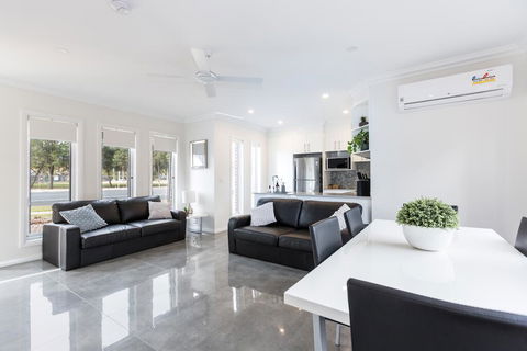 Wagga Apartments #1 - Accommodation Redcliffe 0