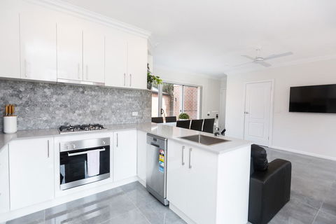 Wagga Apartments #1 - Accommodation Redcliffe 2