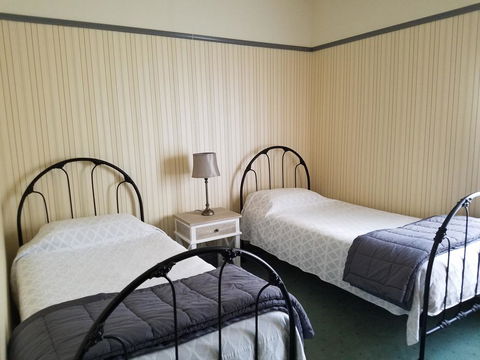 Wagga Wagga Country Cottages - Accommodation Redcliffe 3