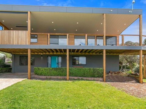 Waikiki Views - Accommodation Redcliffe 0