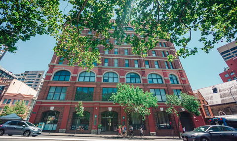 Wake Up! Sydney Central - Accommodation Redcliffe 2