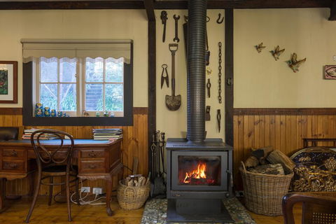 Walhalla Coach House - Accommodation Redcliffe 2