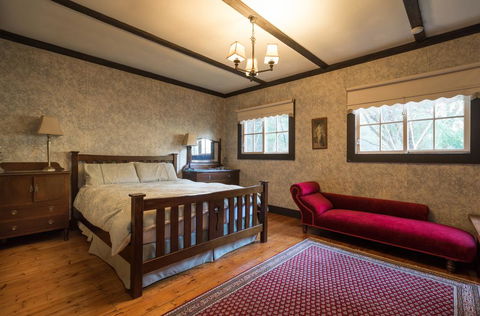 Walhalla Coach House - Accommodation Redcliffe 1