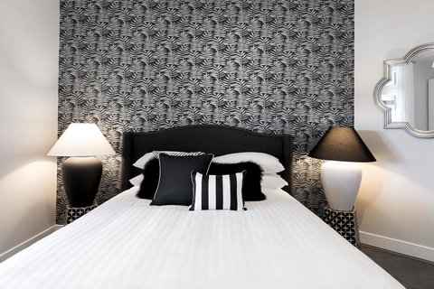 Walk Everywhere In The City From A Historic Home - Accommodation Redcliffe 0