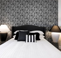 Walk everywhere in the city from a historic home - Accommodation Redcliffe