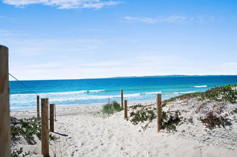 Walk To Surf Beach, Club And Shops - Sands Court Boyd St, Woorim - Accommodation Redcliffe 2