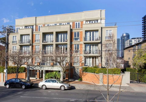 Walk To The MCG, The Tan, Botanic Gardens & Train - Accommodation Redcliffe 0