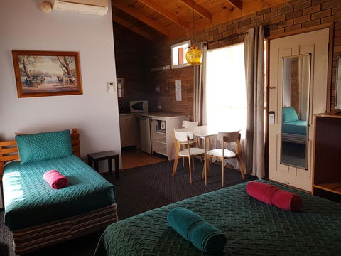 Walkabout Motel - Accommodation Redcliffe 2