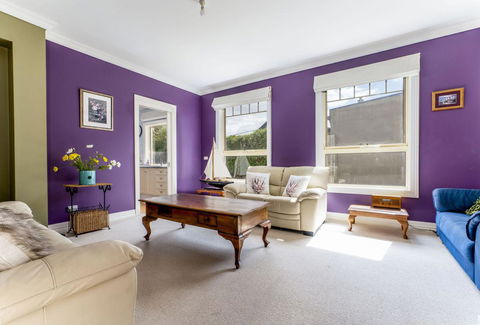WALKIN ON SUNSHINE - STROLL TO BEACH BREAK - Accommodation Redcliffe 3