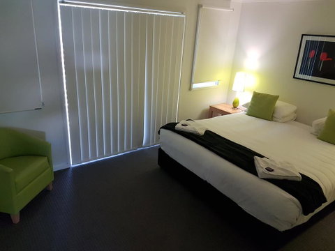 Wallsend Executive Apartments - Accommodation Redcliffe 1